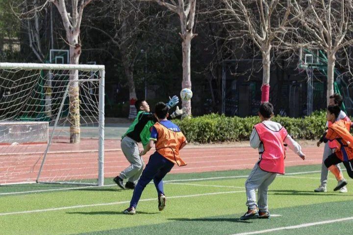 球员技术表现精湛，场上技艺展露无遗的简单介绍