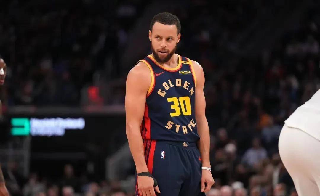 库里陷入低谷，浓眉哥连败，复出首战轰40分球队命运悬念！