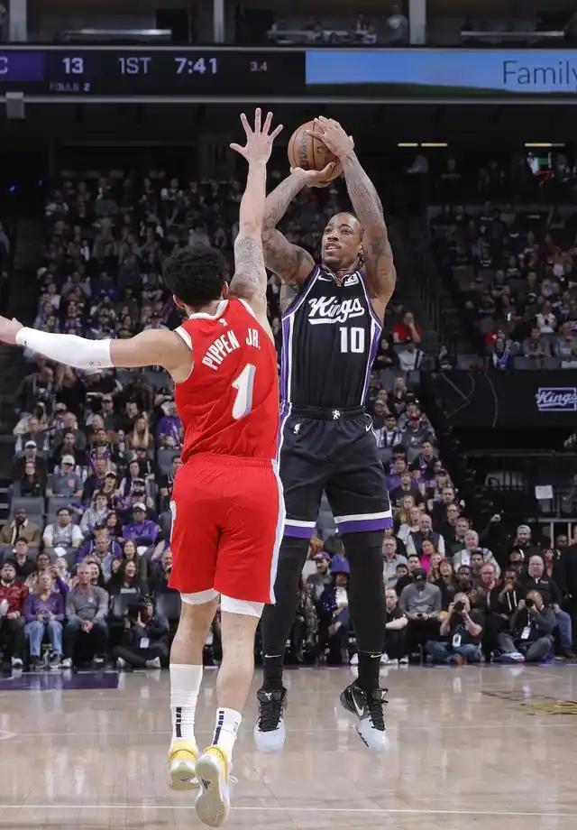 国王复出首战，逆转取胜状态火爆，状态爆棚成为焦点！