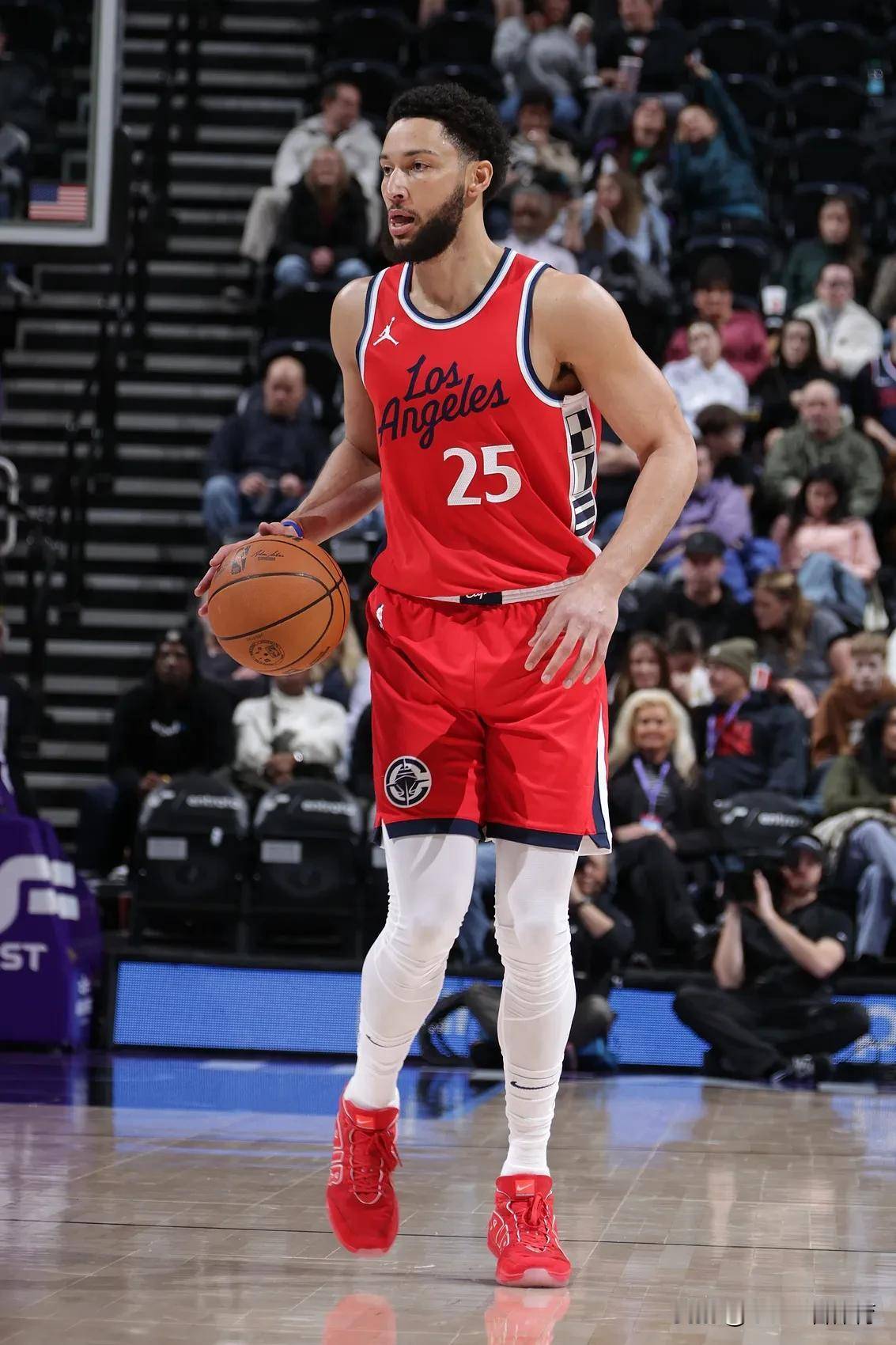 关于火箭险胜公牛，西蒙斯关键表现点燃全场！的信息