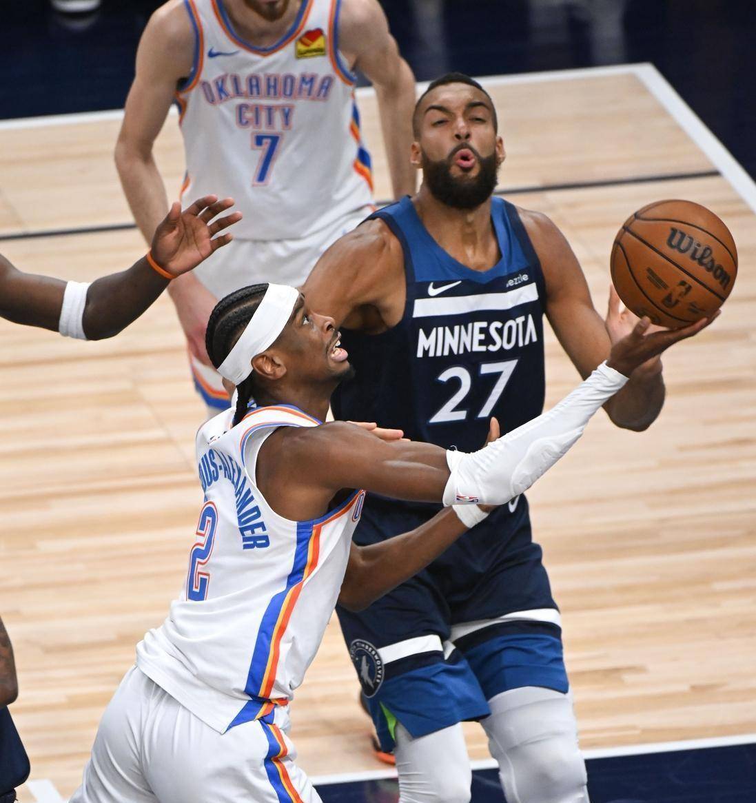 国王三巨头联手，老鹰得分突破，杜兰特冲击季后赛！的简单介绍